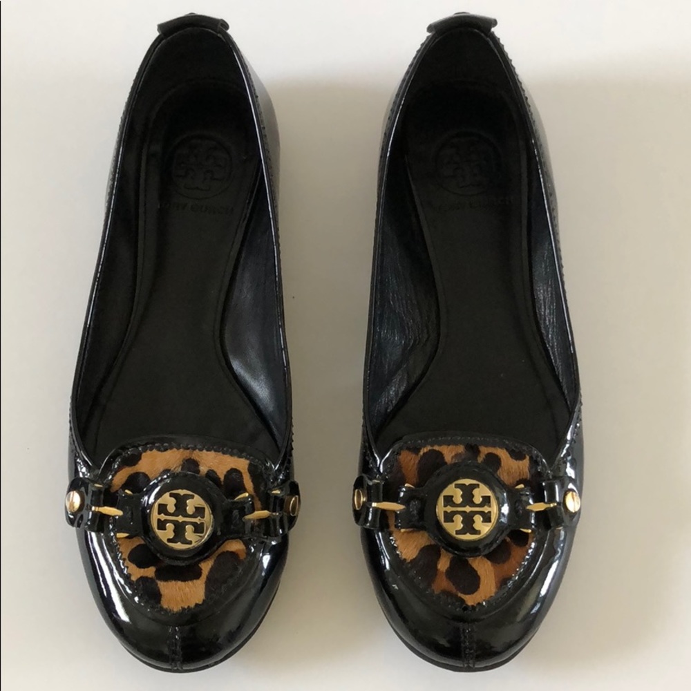 Tory Burch patent leather and calf hair flat